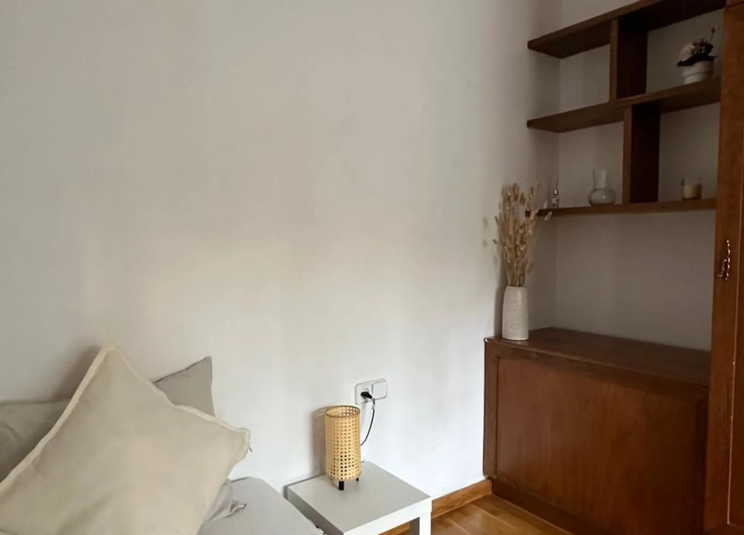 Rooms In Spacious Apartment In City Center Barcelona